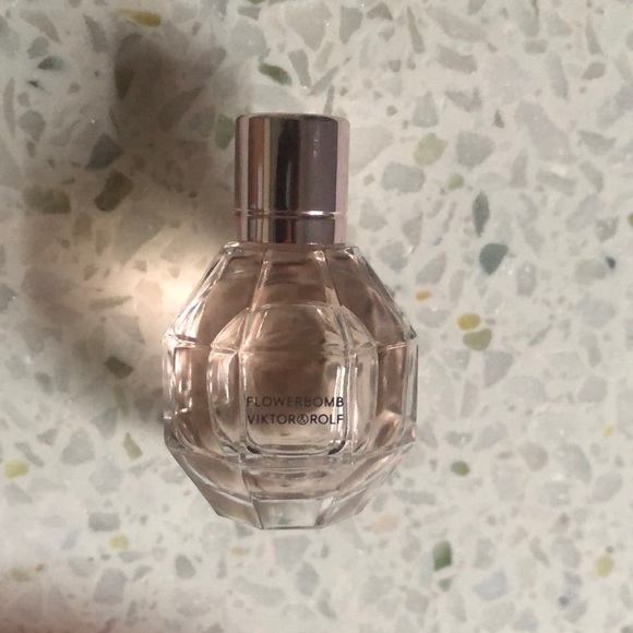 🌟 Viktor & Rolf Flowerbomb EDP TRIAL SIZE - Picture 2 of 4